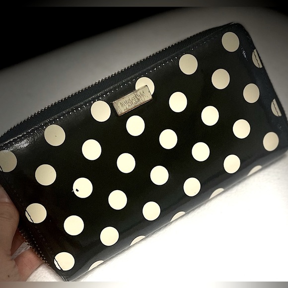 Kate Spade : Black and White Polka Dot Morgan Zip Wallet - Picture 1 of 7